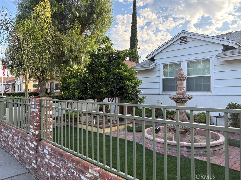 7501 1/2 Corbin — photo