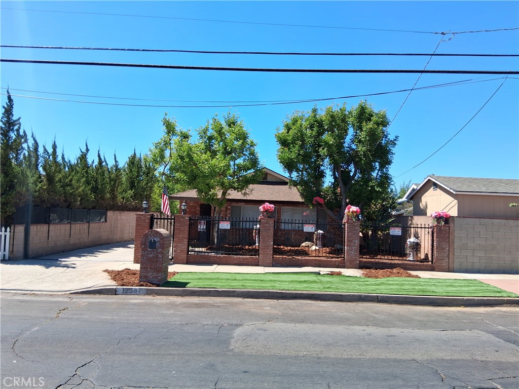 12587 Bradley Avenue — photo