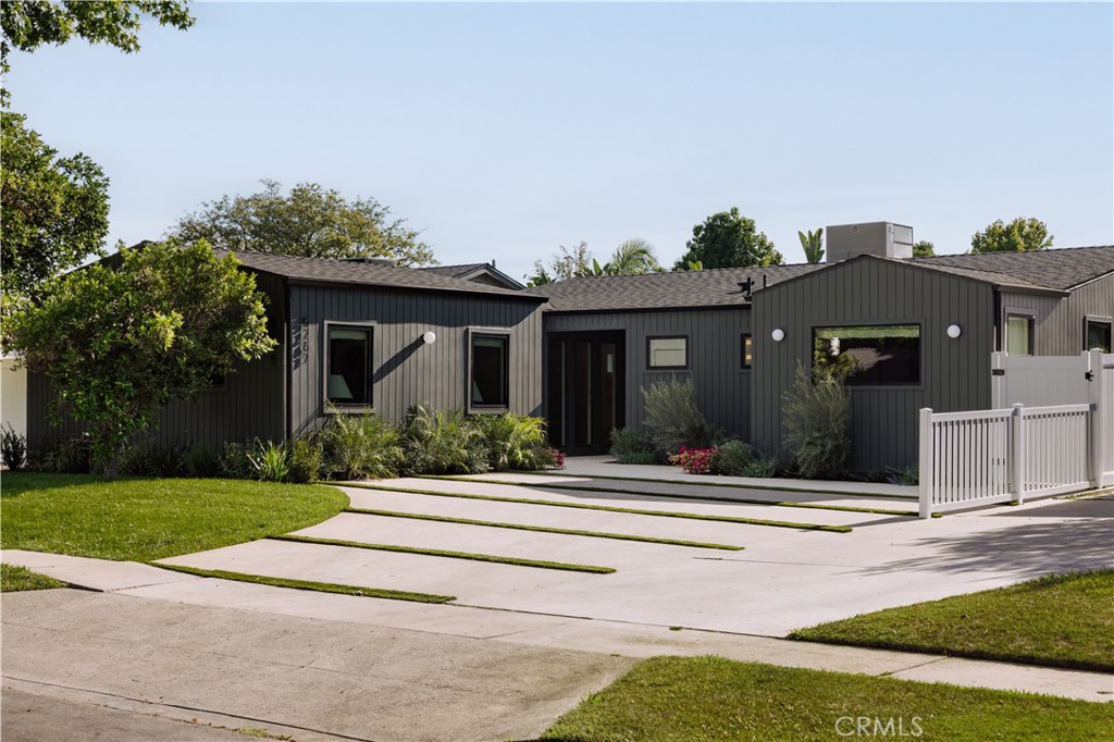 5267 Ventura Canyon Avenue — photo
