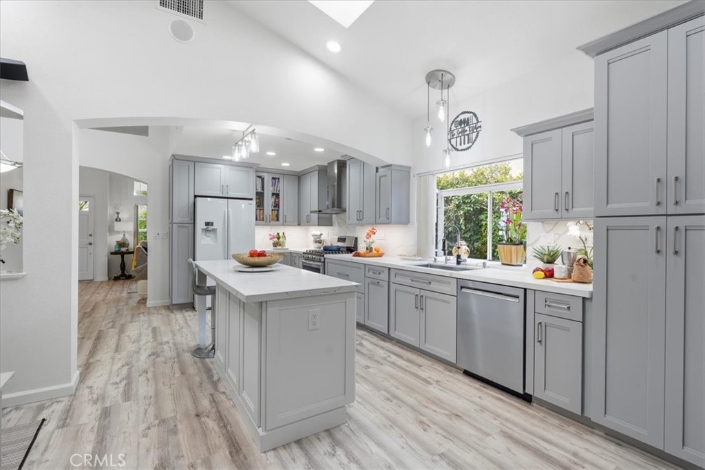 23515 Meriden — photo