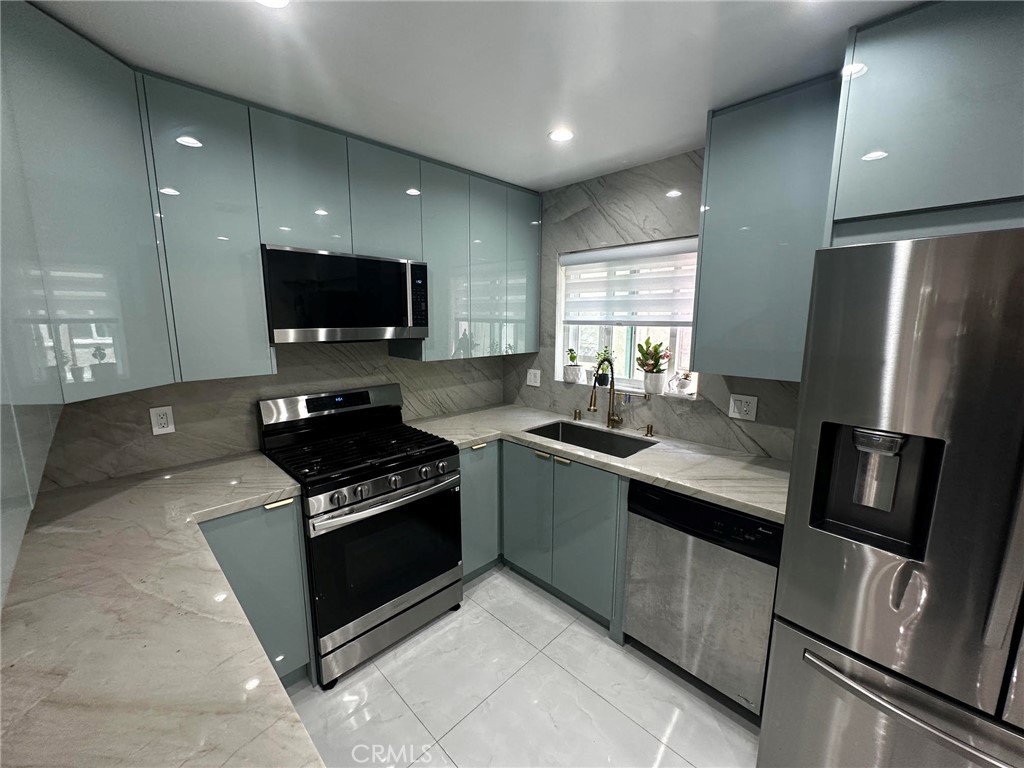 7432 Hazeltine 7 — photo
