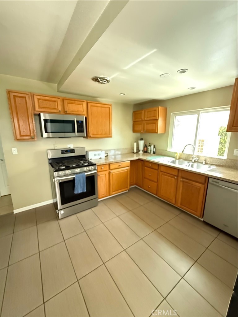 2002 Malcolm, Simi Valley, CA 93065 — photo 2