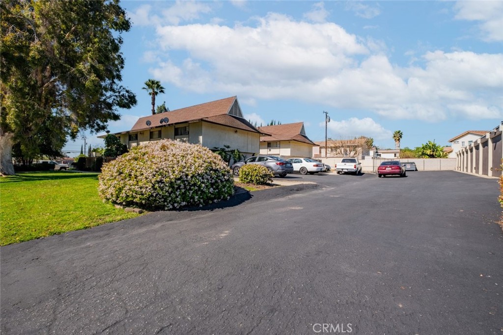 1935 Royalty Drive — photo