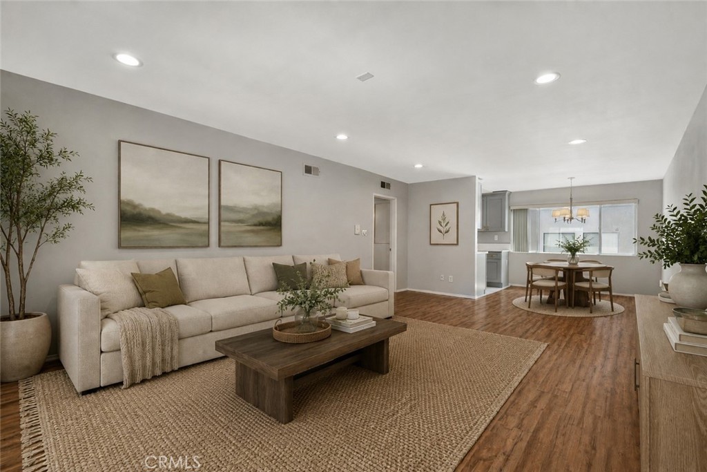 12801 Moorpark Street 303 — photo