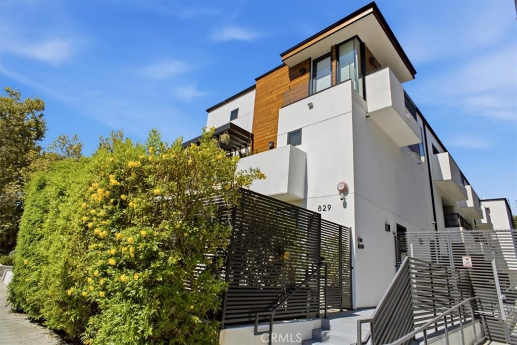 829 N Martel 4 — photo