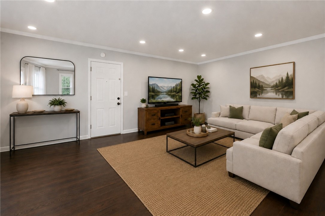 16012 Moorpark 205a — photo