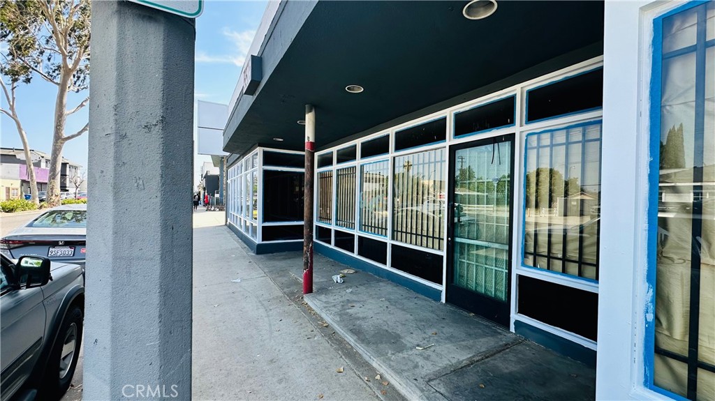 5575 Atlantic Avenue — photo