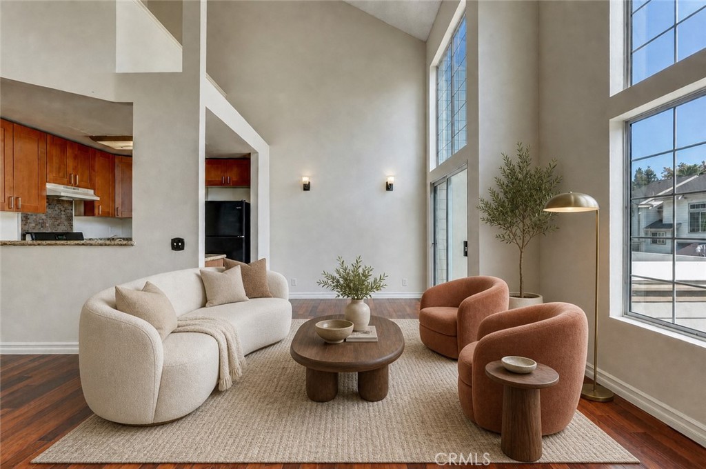 11150 Glenoaks 294 — photo