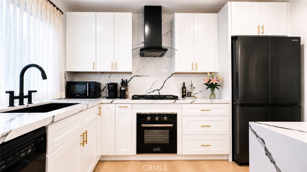 1233 N Laurel 211 — photo