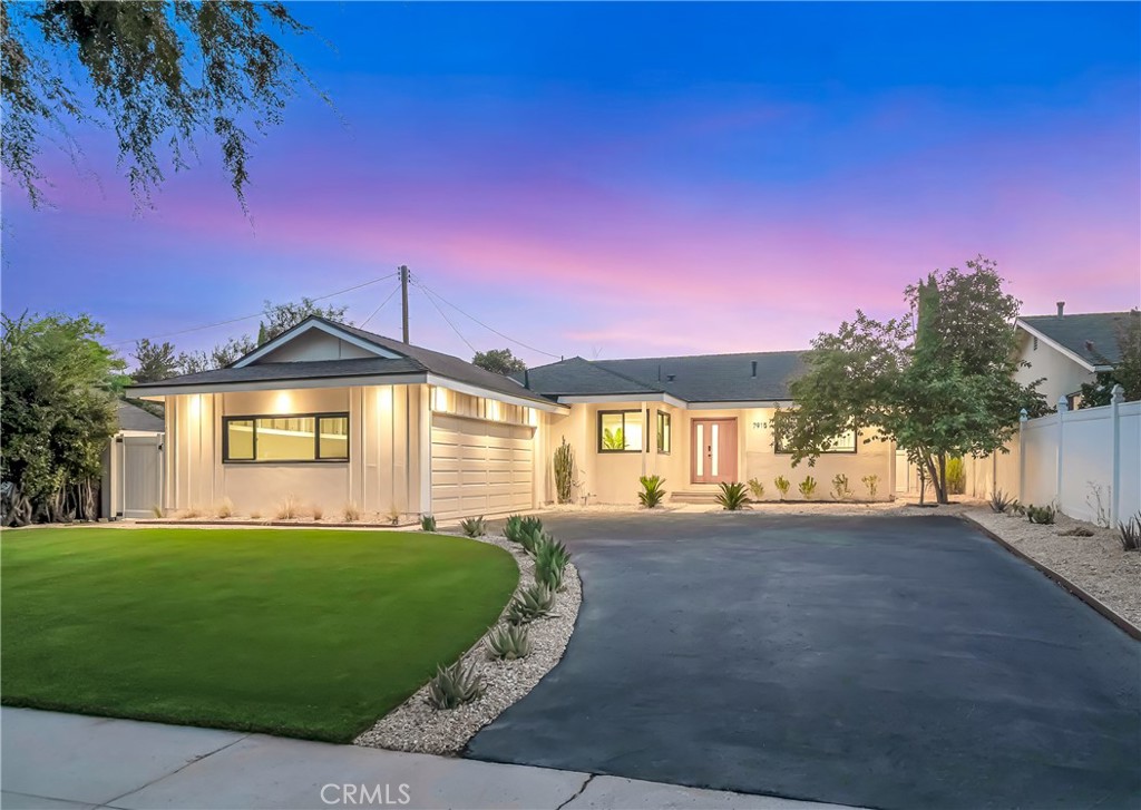 7915 Owensmouth — photo