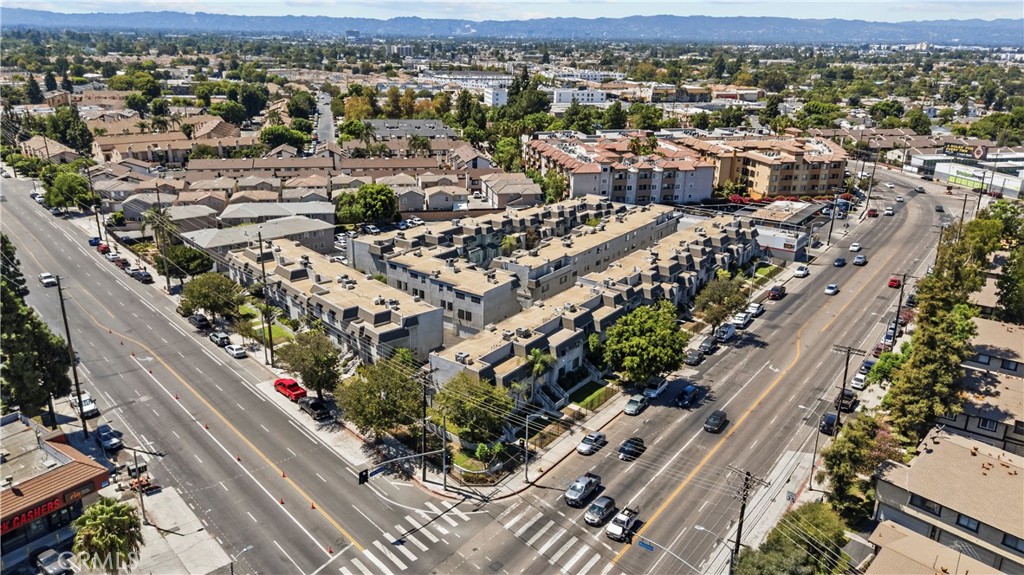 14500 Van Nuys 29 — photo