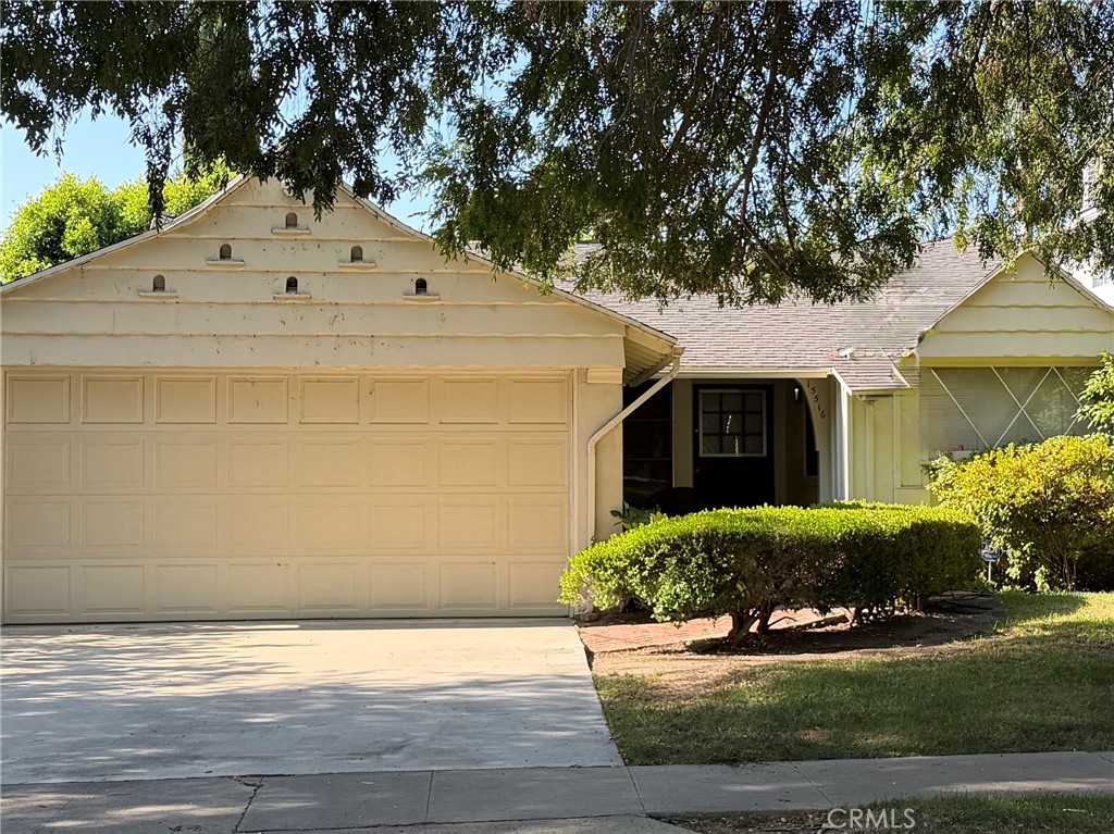 15516 Huston Street — photo