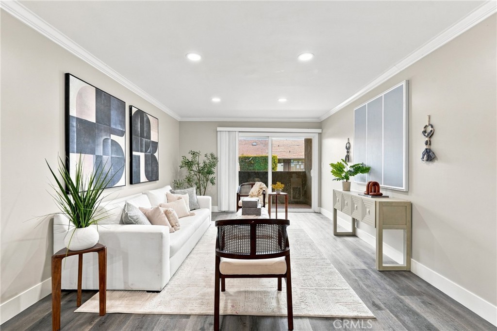 278 N Wilshire 108 — photo