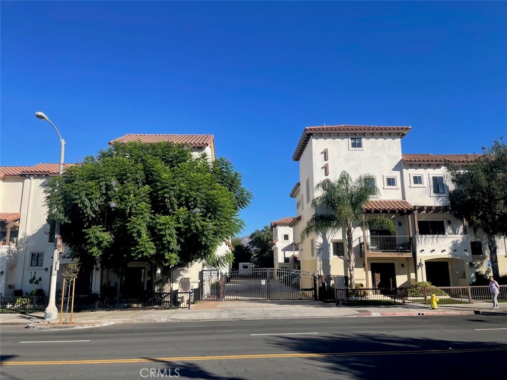 1075 N. Maclay Avenue 25 — photo