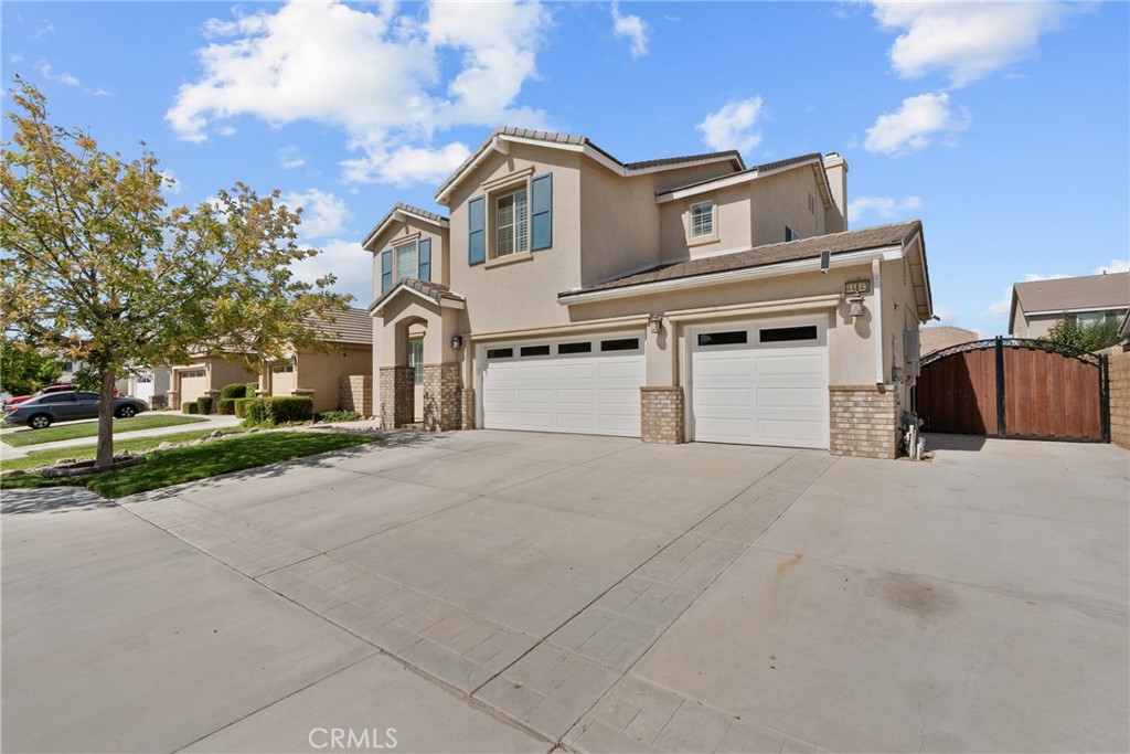 44843 Mariposa — photo