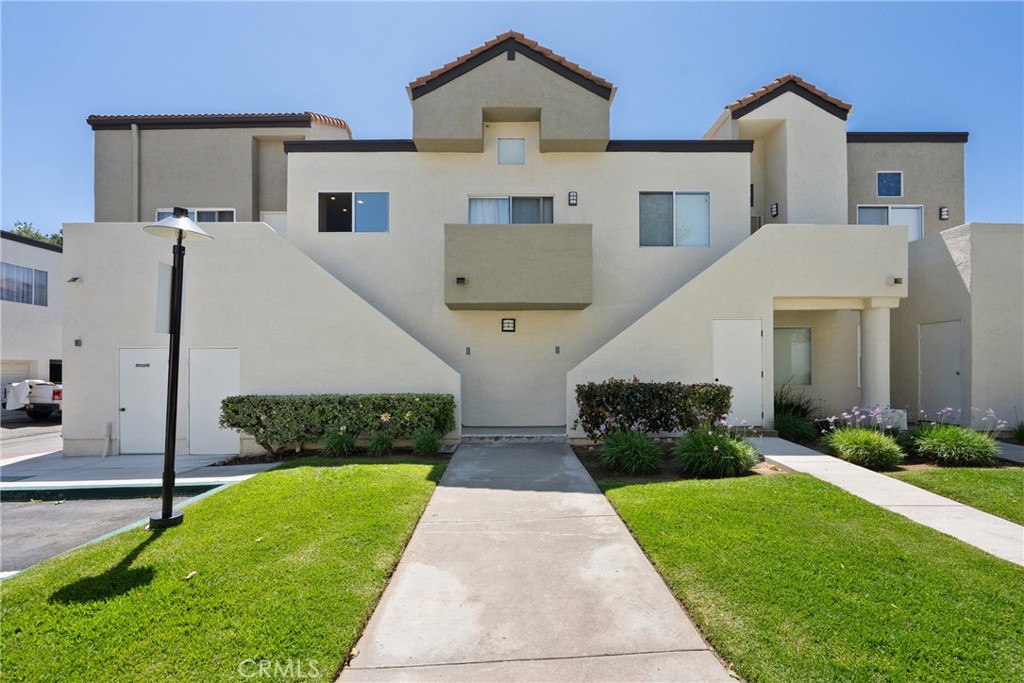 21200 Trumpet 205 — photo