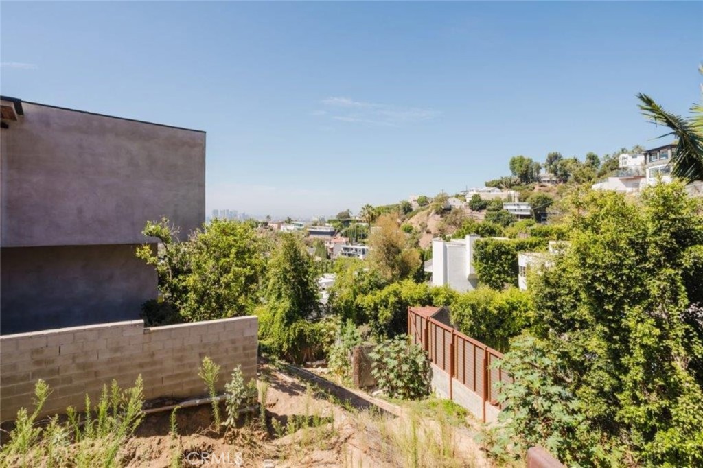 1688 Sunset Plaza Drive — photo