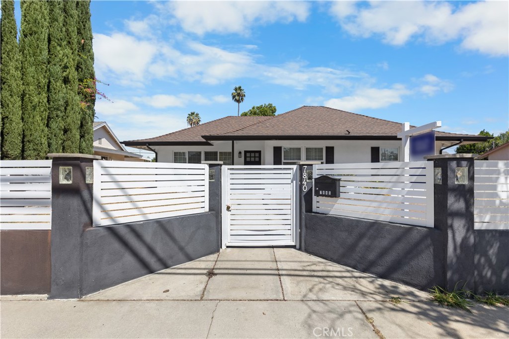 7840 7842 Woodlake Avenue — photo