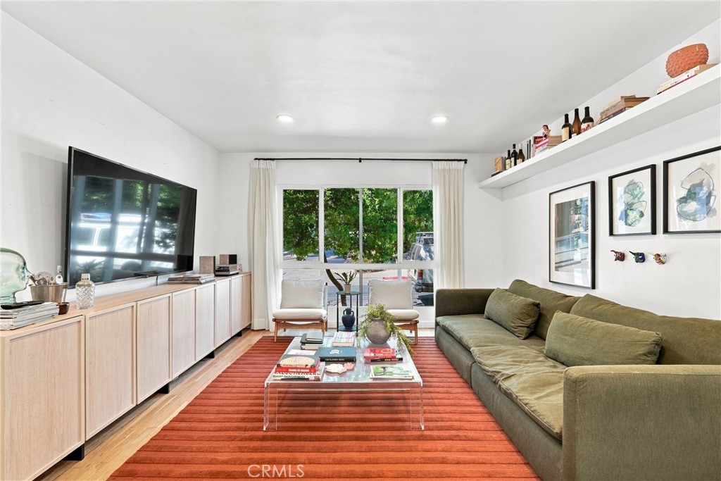 6400 Primrose 21 — photo