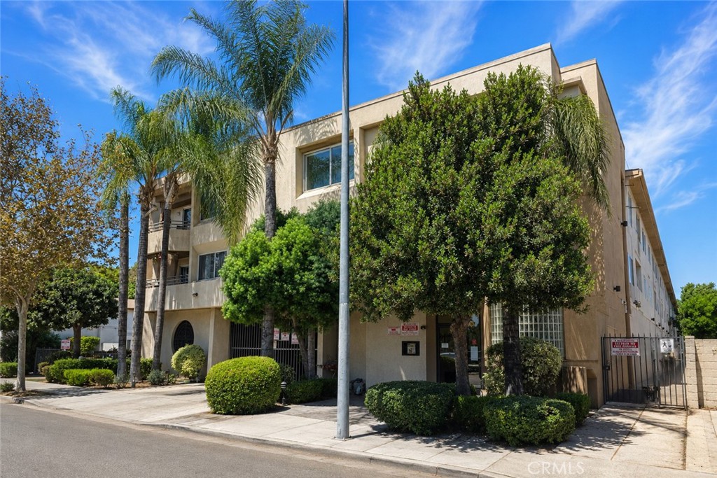 15455 Sherman Way 14 — photo