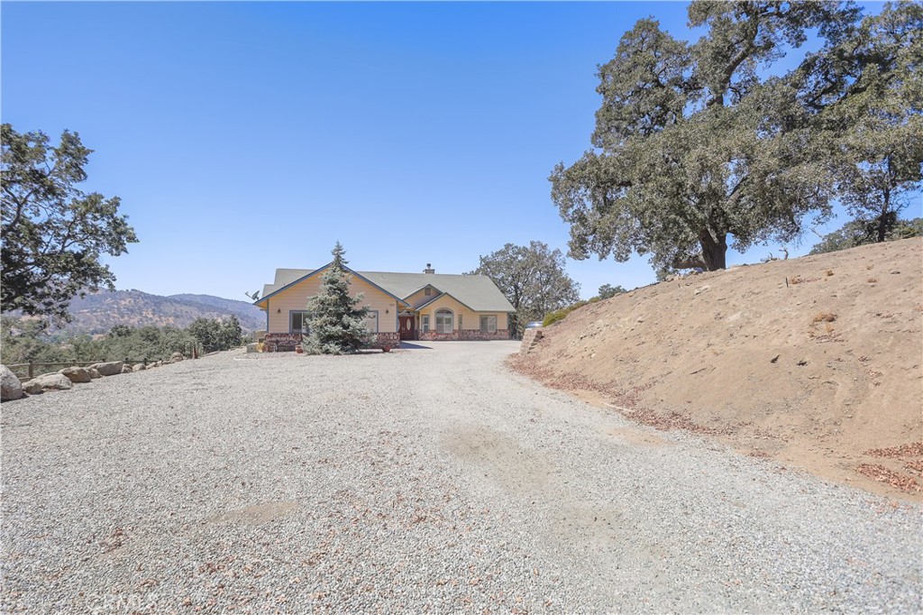 24181 Martingale, Tehachapi, CA 93561 — photo 2