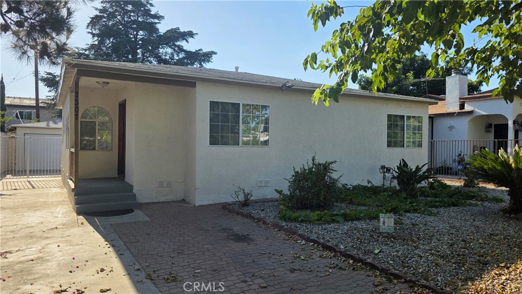 7307 Tyrone — photo