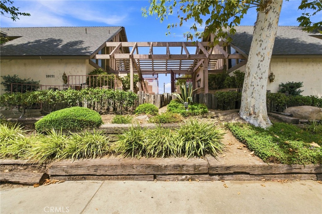 18631 Collins 30 — photo