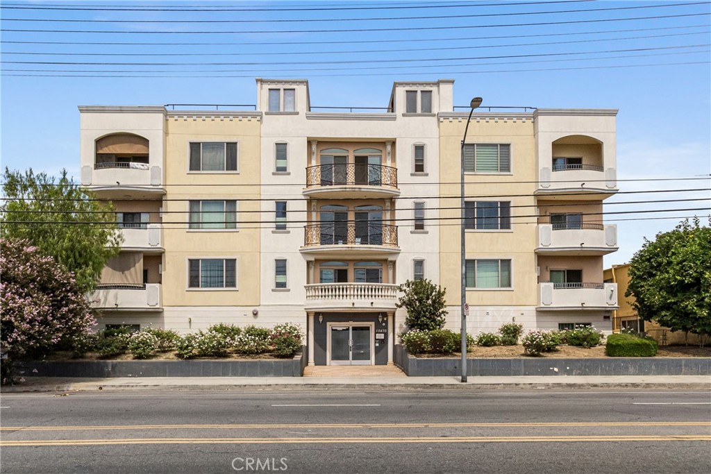 15435 Vanowen Street 207 — photo
