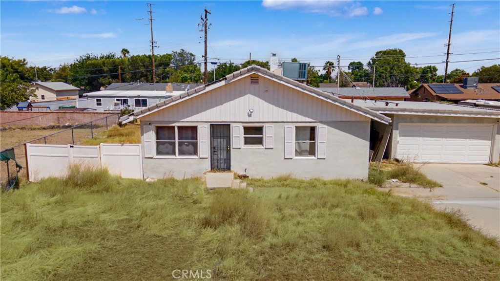 1047 E Lingard Street — photo