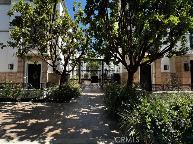 288 S Oakland — photo