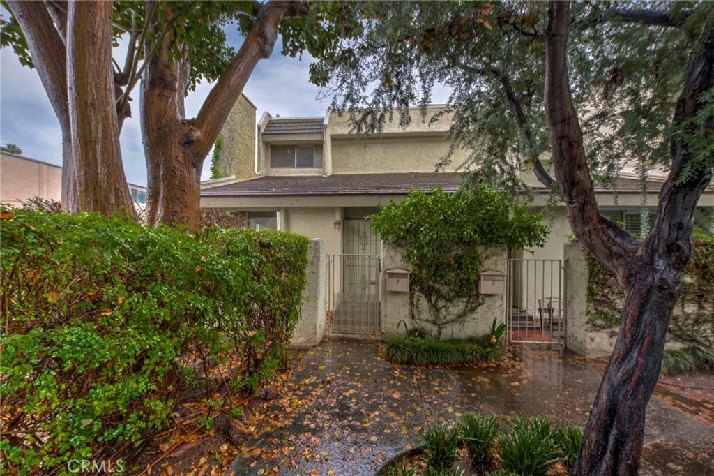11786 Moorpark Street F — photo