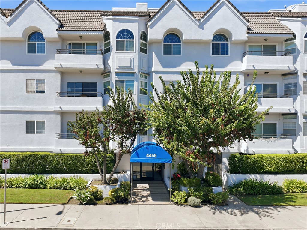4455 Hazeltine Avenue 208 — photo
