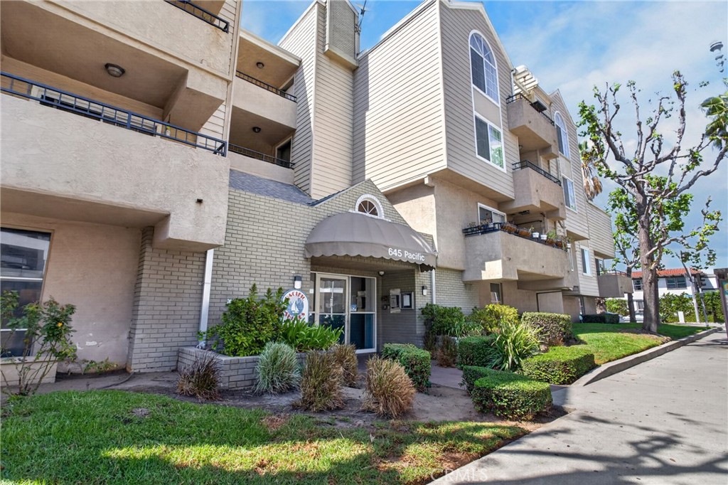 645 Pacific Ave 403 — photo