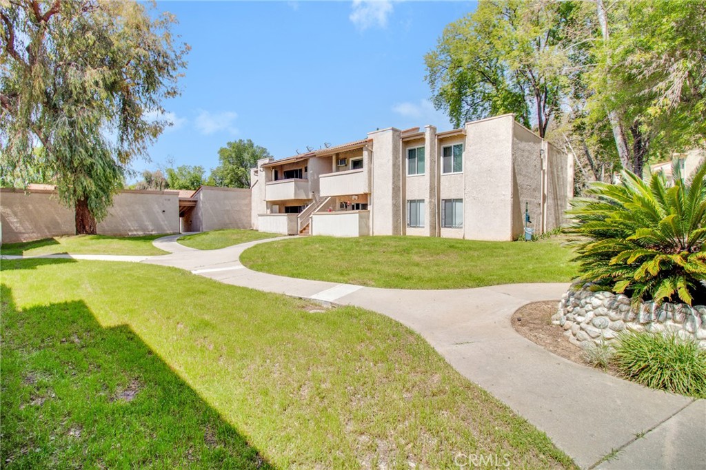 28947 E Thousand Oaks 238 — photo