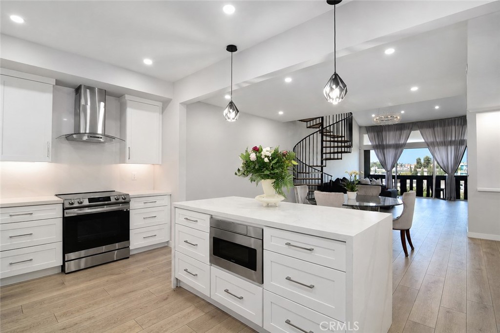 5216 Yarmouth Avenue 307 — photo