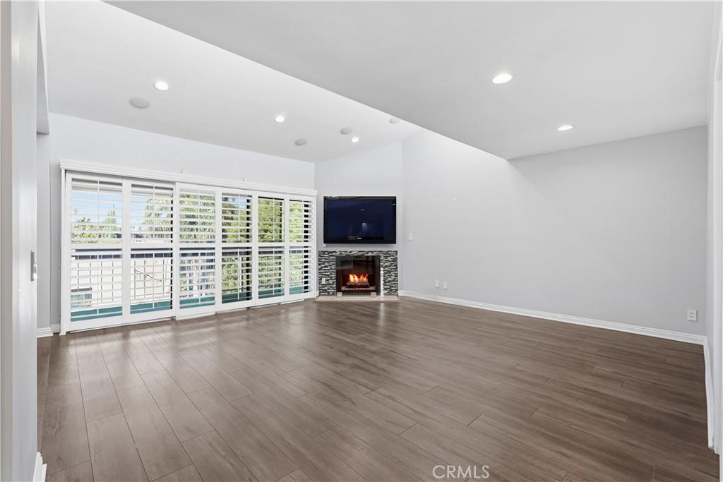 4542 Willis Avenue 302 — photo