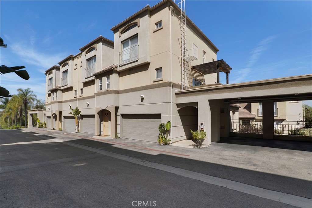 5220 Premiere Hills 222 — photo