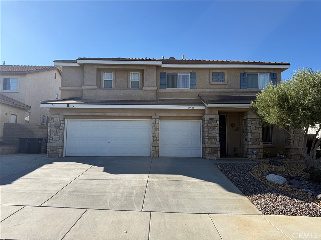 40125 Watford Way — photo