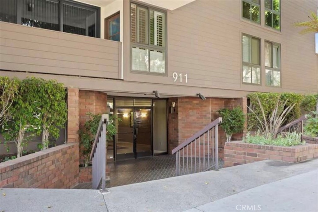 911 N Kings 306 — photo