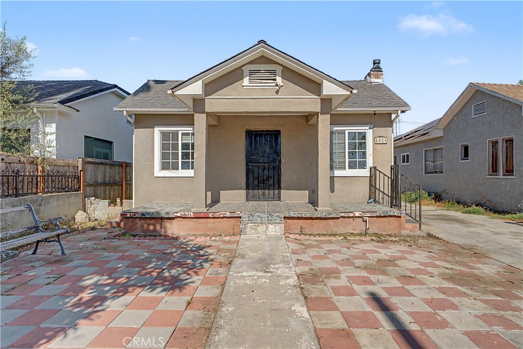 2829 S Rimpau — photo