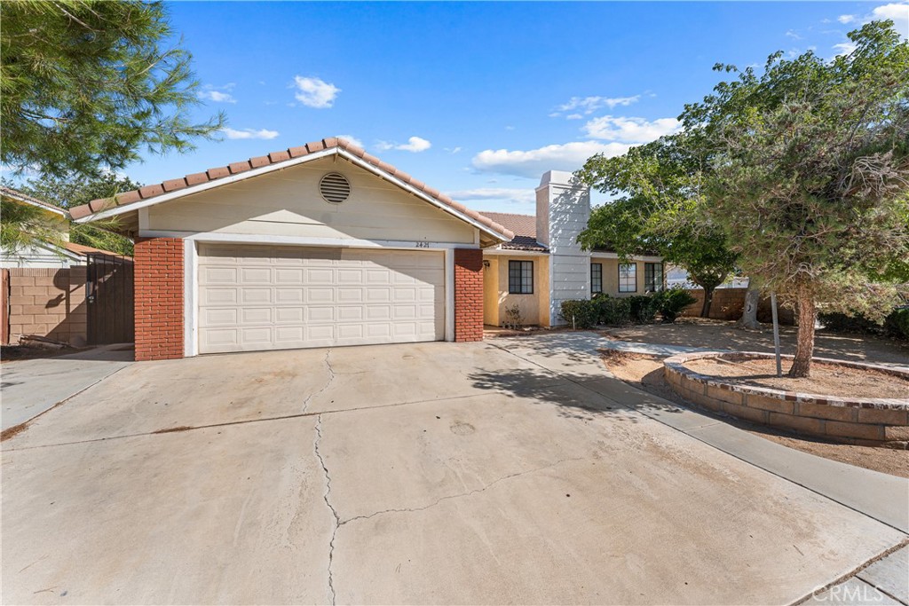 2427 Oakcrest — photo