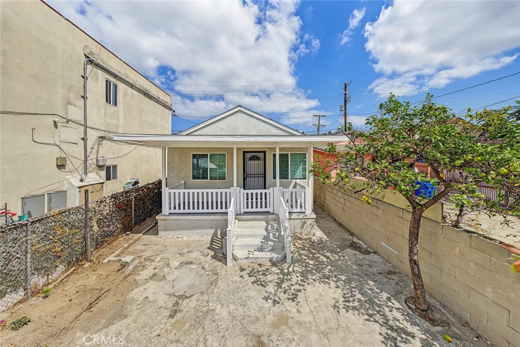 3207 E Cesar E Chavez Avenue — photo