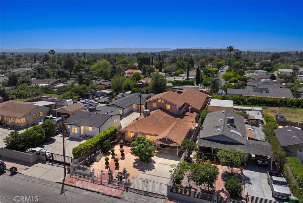 13007 Glenoaks Boulevard — photo