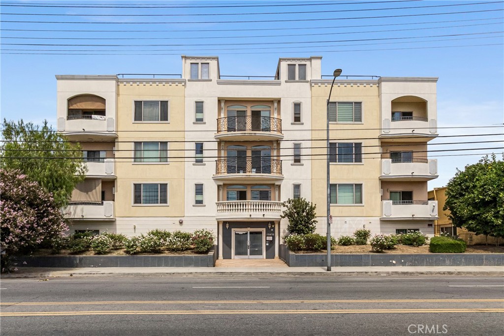 15435 Vanowen Street 310 — photo