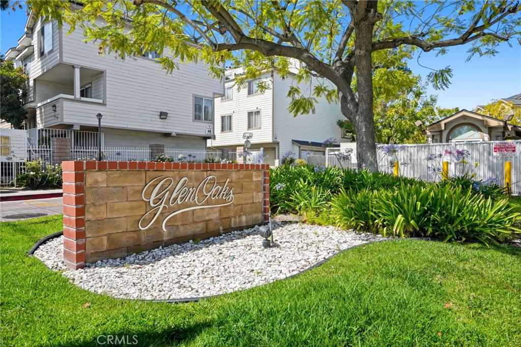 11150 Glenoaks 282 — photo