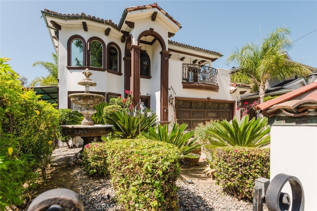 3057 N Naomi Street — photo