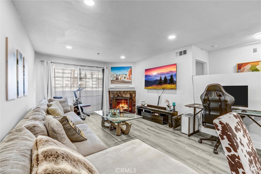 6545 Reseda Boulevard 6 — photo