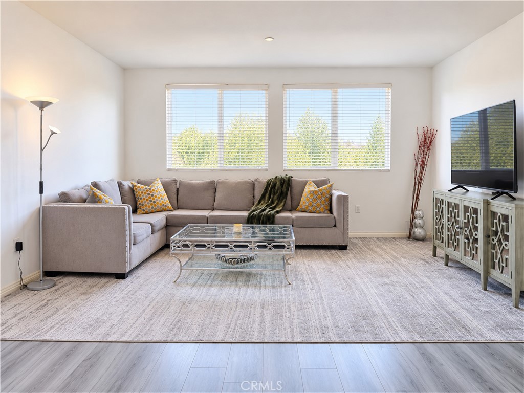 13951 Sherman Way 301 — photo