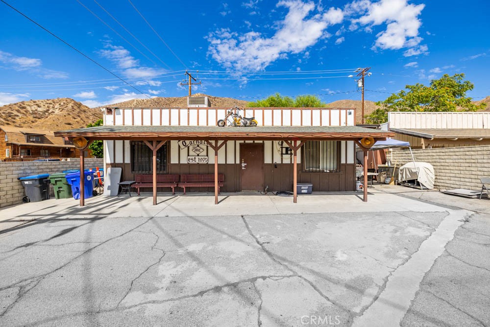 17675 Sierra Highway — photo