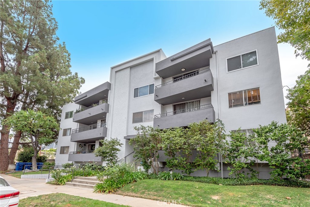 16012 Moorpark 302a — photo
